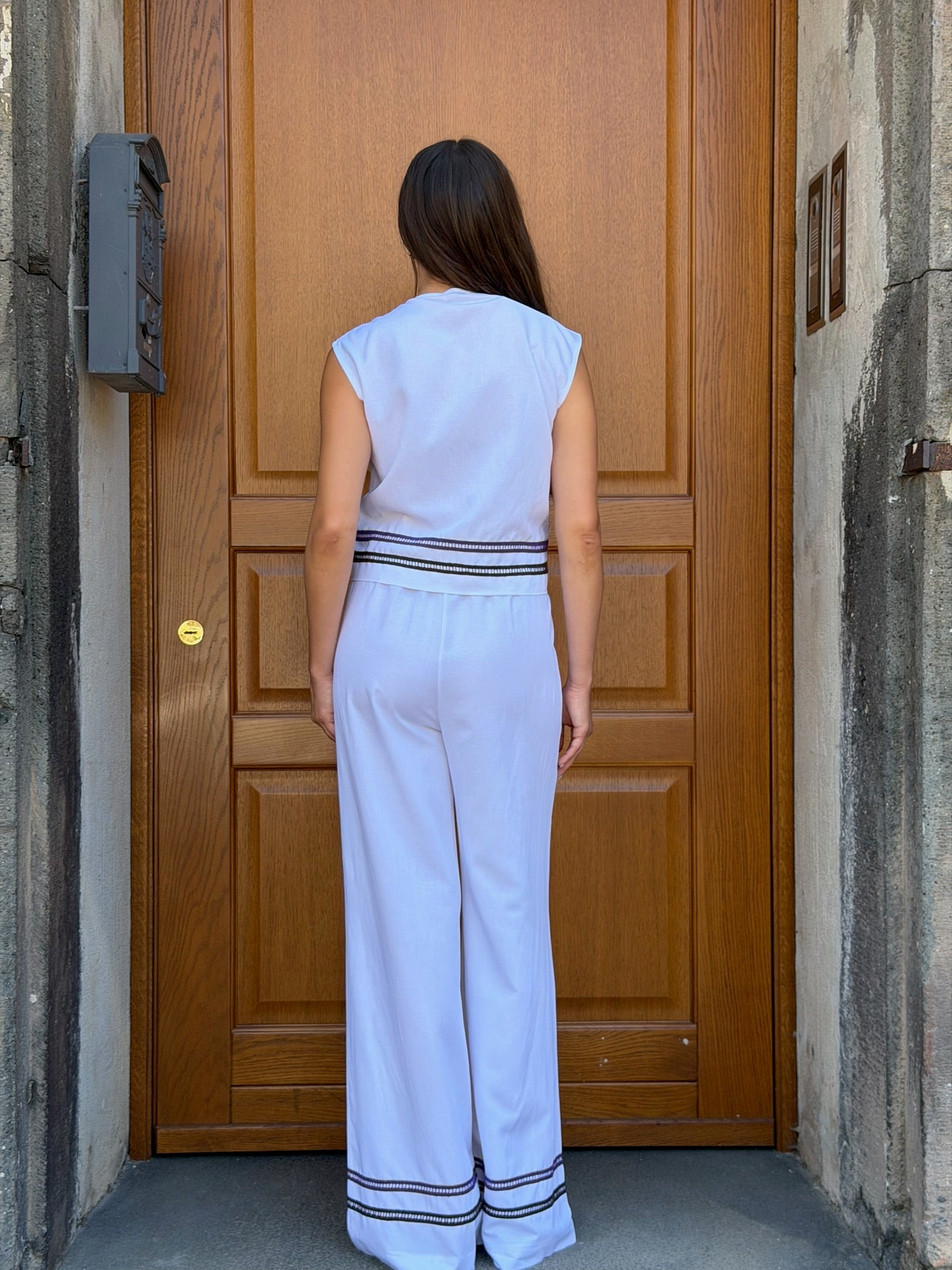 Pantalone palazzo bianco con dettagli a contrasto – Le Streghe