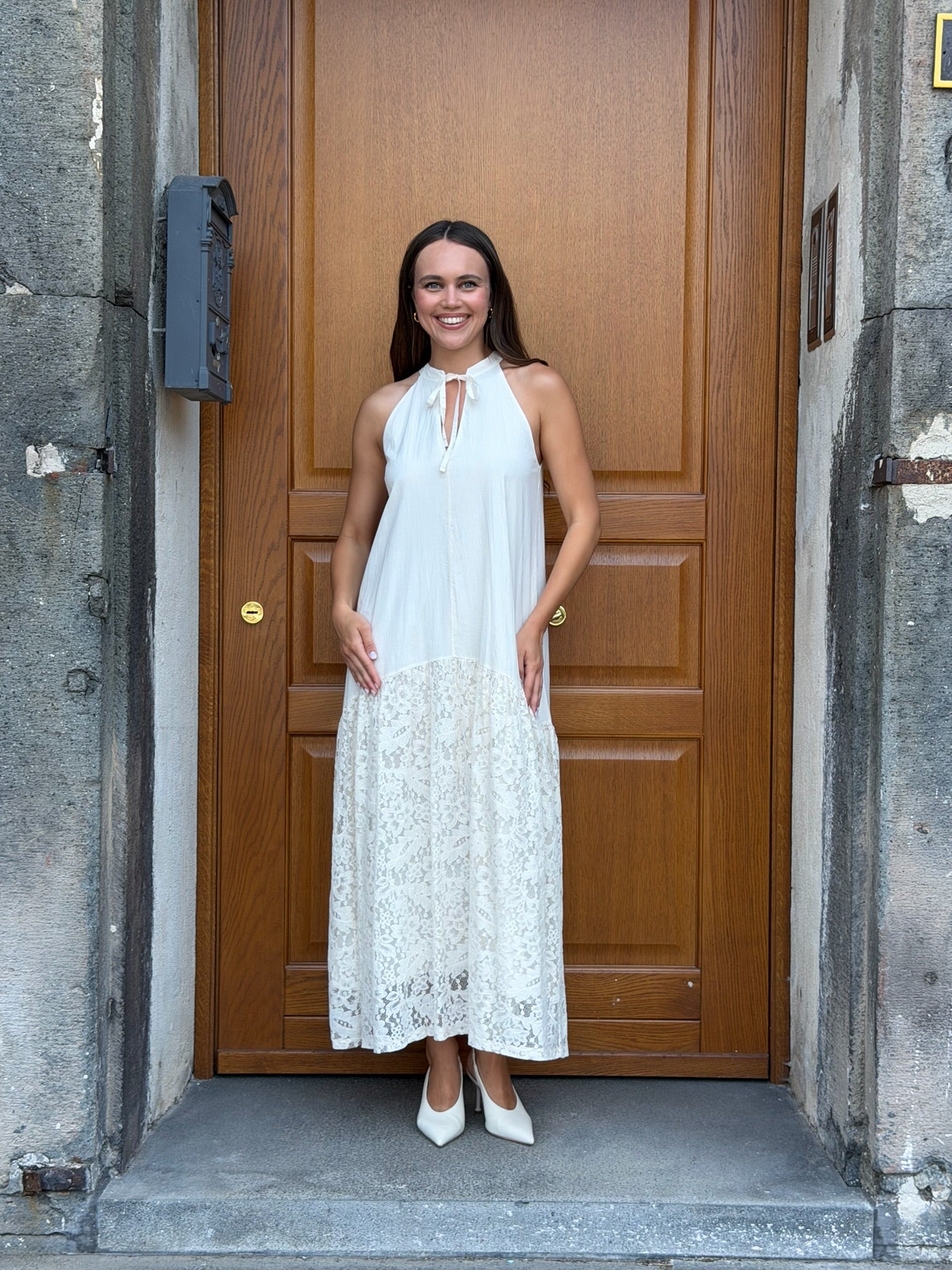 Abito lungo bianco con pizzo – Le Streghe