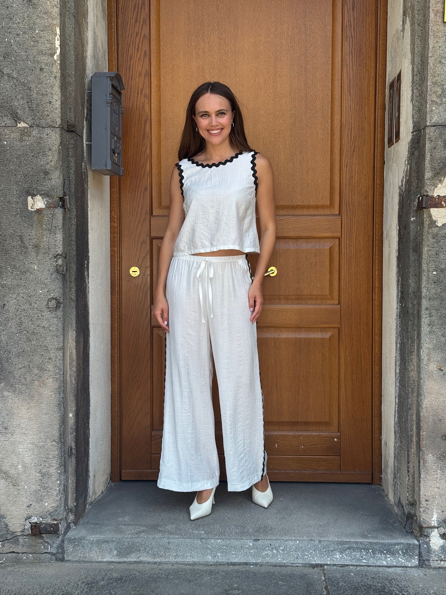Pantalone palazzo bianco con profili neri – Le Streghe